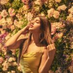 Sreeleela Instagram - Swiping to the sunny side of life 🪽 . . . . . . . Styled by - @ashwin_ash1 & @hassankhan_3 Outfit - @hellogorgeousbyjazzkaur Jewellery- @kushalsfashionjewellery Make up @deepikakarnanimakeovers Dressman - @johnmarkgari Shot by - @arifminhaz