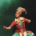 Sreeleela Instagram - Heyylooo lovelies 🌷 Okay so I guess the other day was a day where I travelled back in time , Where my roots are from 🥹 So I don’t know if you guys know but classical dance is where I started….. Started very very young actually ! I used to travel with my troop for performances ( mostly in temples) We called them “ballets” ( No not ballet dance ) And I think those days really taught me a lot and I enjoyed so much , It was indeed my favourite hobby 🫶🏻 It was really different doing it after years but I embrace it and realise that it’s a huge part of me ✨ This is another side of me for youuu 🥰 Anywhooo Dance is where I learnt everything from “Abhinaya” “Bhava” EVERYTHING!!!!! What I’m trying say is that day before I performed !!! It had been almost 10 years since I was on stage I wish I had time to practise but it was a koshish from my side 🙈🙈🙈🙈 I played this beautiful young goddess 😍 GODHA DEVI Meaning “ THE GEM OF A LADY “ You should read about her it’s beautiful Thanking Manju Bhargavee aunty for motivating me to do thissss✨✨ It felt really different and nice 🥹 And yea also breaking the cliche actress rules !!!!!!!!! Haha And I’ve always loved reading about scriptures and You should too Let me know when you find something interesting I’ll anyways update you when I come across anything intriguing 🧐 Am I typing too much ? 🙈 Ok ok I’m almost done :p I remember when I used to perform younger my family was my audience and I was telling mom that today I feel like I have a huuuuuuugggeeeeeeee familyyy All of youuuu💖 Loads of love💕 - LEELA✨
