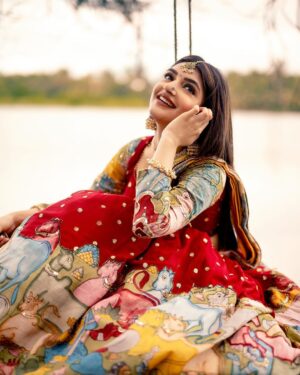 Sreeleela Instagram - 🌺feminine urges 🌺
.
.
.
.
.
.
.
Styled by - @ashwin_ash1 & @hassankhan_3 
Style team - @keshav_b_n
Designer- @mahithamadineni
Jewellery- @houseofqc