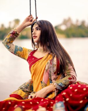 Sreeleela Instagram - 🌺feminine urges 🌺
.
.
.
.
.
.
.
Styled by - @ashwin_ash1 & @hassankhan_3 
Style team - @keshav_b_n
Designer- @mahithamadineni
Jewellery- @houseofqc