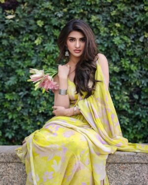 Sreeleela Instagram - Bathing in sunlight 
Blooming like a sunflower 🌻 
.
.
.
.
.
.
.
Styled by @rashmitathapa
Wearing @ankitadharman
Shot by @pranav.foto