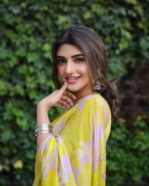 Sreeleela Instagram - Bathing in sunlight 
Blooming like a sunflower 🌻 
.
.
.
.
.
.
.
Styled by @rashmitathapa
Wearing @ankitadharman
Shot by @pranav.foto