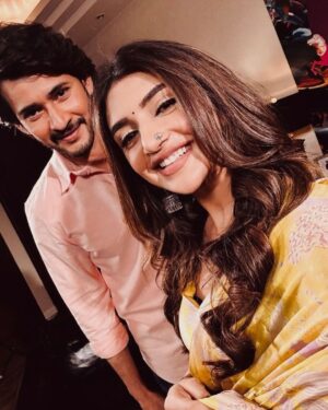 Sreeleela Instagram - To a beautiful Sankranthi 
With a grateful heart 
To yummy payasam 
With our GUNTUR KARAAM 🥰
@urstrulymahesh @namratashirodkar @sitaraghattamaneni @meenakshichaudhary006 @nagavamsi19