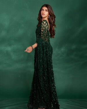 Sreeleela Instagram - Being your green flag 
.
.
.
.
.
.
.
.
Styled by @rashmitathapa
Wearing @sawangandhiofficial
Shot by @pranav.foto
Makeup by @makeupartist_arti
Hair by @tejisinghofficial