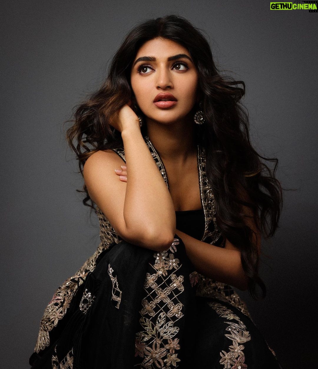 Sreeleela Instagram - A floating feather in love with the wind 🪶 . . . . . . . . . Styled by - @ashwin_ash1 & @hassankhan_3 Style team - @avinash_kajjam @ahmedxmirza Outfit- @varunnidhika @perniaspopupshop Jewelry- @shopriyaaofficial Shot by - @pranav.foto Makeup by- @Deepikakarnanimakeovers