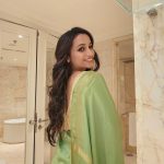 Srinidhi Ramesh Shetty Instagram - It started with matrimony picture poses & then I totally lost it 🤭😅🤷🏻‍♀️ Always that happy lil girl who's extra happy when it's a saree day 🫶🏻