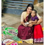 Srinisha Jayaseelan Instagram - இனிய பொங்கல் திருநாள் நல்வாழ்த்துக்கள்❤️💜✨ Wearing amma’s 20years old Kanchipuram pattu saree😍❤️💜 📸: @snaps_by_madhu 😘