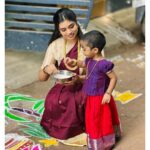 Srinisha Jayaseelan Instagram - இனிய பொங்கல் திருநாள் நல்வாழ்த்துக்கள்❤️💜✨ Wearing amma’s 20years old Kanchipuram pattu saree😍❤️💜 📸: @snaps_by_madhu 😘