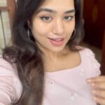 Srinisha Jayaseelan Instagram - கண்டுகொண்டேன் கண்டுகொண்டேன்💜❤️ #singer #instasinger #instagood #coversong #songcover #love #kandukondenkandukonden #arr #arrahman #hariharan #sadhanasargam #melody #ownvoices #female #version Jaffna