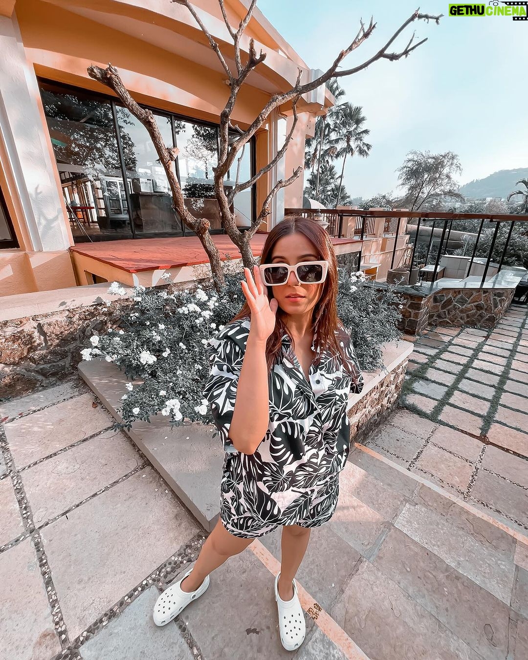 Srishty Rode Instagram - And I’m feeling Good ☀️❤️ . 📍 @fariyasresortlonavla Outfit :- @howwhenwearclothing