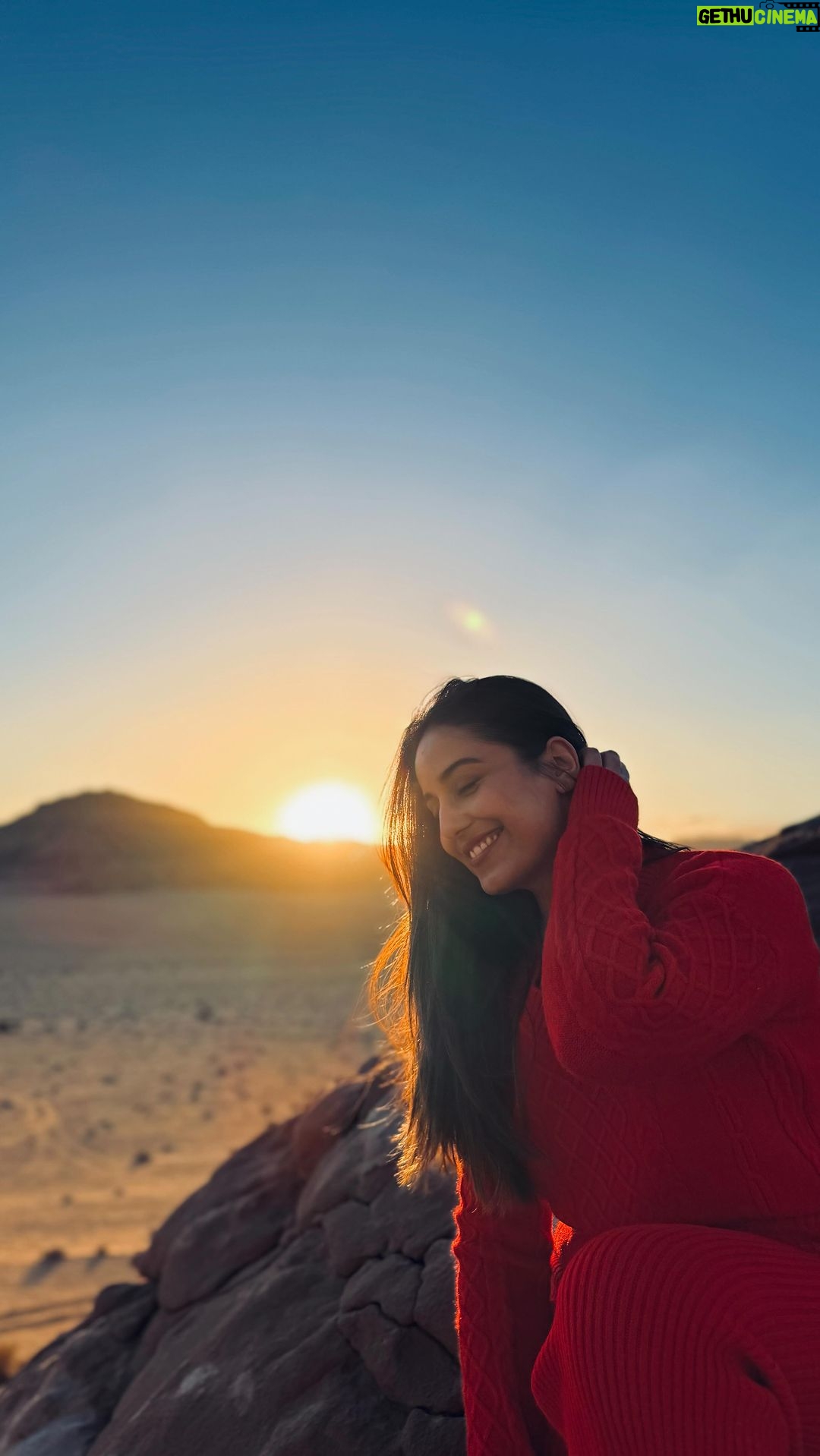 Srishty Rode Instagram - Wadi Rum Sunset ❤️ Sunsets are always magical for me ❤️ What do you like sunrise or sunset? . . Outfit @pankh_studio . . #reels #reelsinstagram #reelitfeelit #reelkarofeelkaro