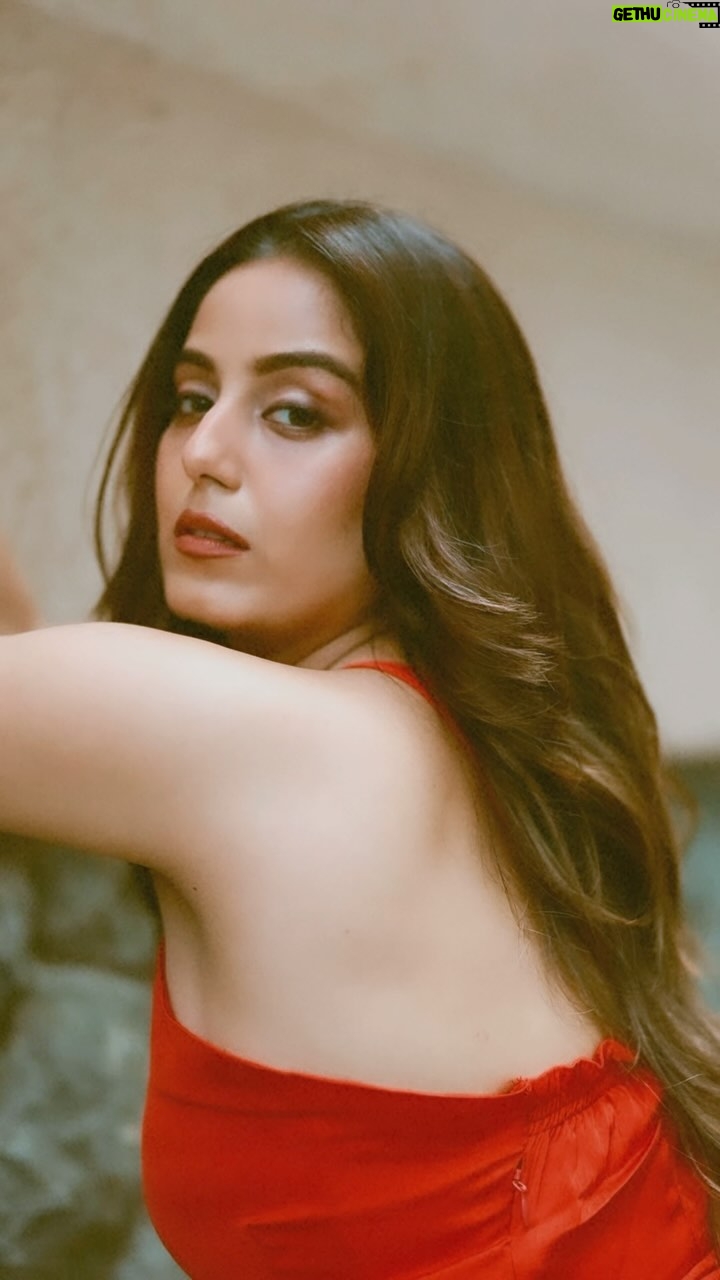 Srishty Rode Instagram - Hey you 🫵🏻 yes you ! . . . . #reelsinstagram #reels #reelitfeelit #reelkarofeelkaro #trendingreels #trending