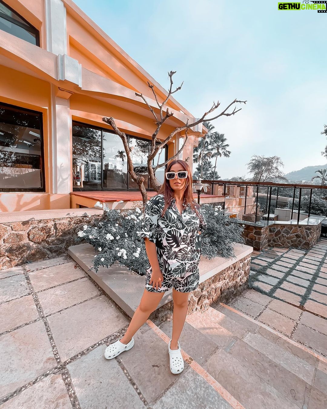 Srishty Rode Instagram - And I’m feeling Good ☀️❤️ . 📍 @fariyasresortlonavla Outfit :- @howwhenwearclothing
