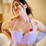 Srishty Rode Instagram - The only comments I want is ‘Rose’ 😜🫠❤️💃🏻🌹