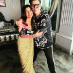 Sriti Jha Instagram - This happened a year ago and I have kept calm for far too long This was an absolutely insane day on a Dharma set. You see that smile… if the corner of my lips could reach the ears you’d know how I felt exactly. There was the very well known hamper in the vanity van- OUTRAGEOUS - with a handwritten note 😭 Thank you @karanjohar @dharmamovies, Shauna and team for an absolutely gorgeous shoot day Go watch #rockyaurranikipremkahani P.s: I WOULD WRITE THE WHOLE CAPTION IN CAPITALS BUT AM I THAT DHARMATIC? 😉… oh cmon! This gives me license to be a little corny. I’m so sick with joy!!! #grateful #showoff #igotmeselfahamper