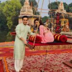 Sriti Jha Instagram - Miliye Amruta aur Harsh Se from 27th November Only on @zeetv 🧿 #kaisemujhetummilgaye #newshow #zeeshow #itisriti #rohitchaudhary #brotherandsister #story #actor #shooting Mumbai - मुंबई
