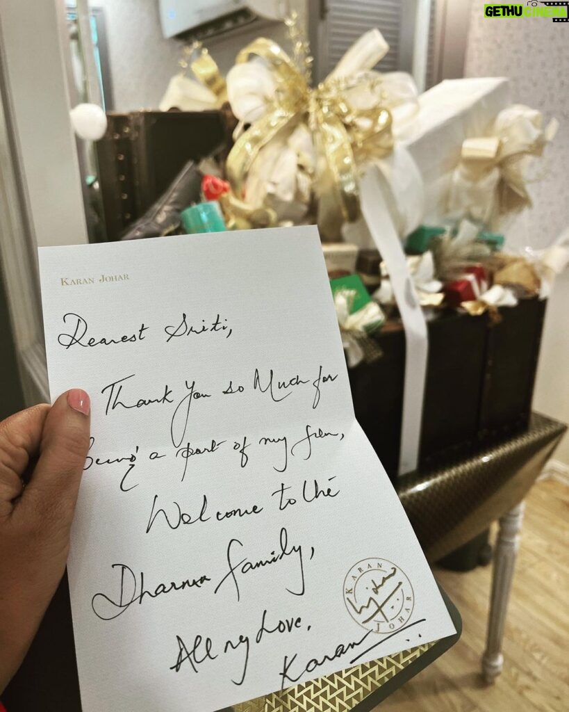 Sriti Jha Instagram - This happened a year ago and I have kept calm for far too long This was an absolutely insane day on a Dharma set. You see that smile… if the corner of my lips could reach the ears you’d know how I felt exactly. There was the very well known hamper in the vanity van- OUTRAGEOUS - with a handwritten note 😭 Thank you @karanjohar @dharmamovies, Shauna and team for an absolutely gorgeous shoot day Go watch #rockyaurranikipremkahani P.s: I WOULD WRITE THE WHOLE CAPTION IN CAPITALS BUT AM I THAT DHARMATIC? 😉… oh cmon! This gives me license to be a little corny. I’m so sick with joy!!! #grateful #showoff #igotmeselfahamper