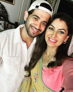 Sriti Jha Instagram - This happened a year ago and I have kept calm for far too long
This was an absolutely insane day on a Dharma set. You see that smile… if the corner of my lips could reach the ears you’d know how I felt exactly. 
There was the very well known hamper in the vanity van-  OUTRAGEOUS - with a  handwritten note 😭
Thank you @karanjohar @dharmamovies, Shauna  and team for an absolutely gorgeous shoot day
Go watch #rockyaurranikipremkahani 
P.s: I WOULD WRITE THE WHOLE CAPTION IN CAPITALS BUT AM I THAT DHARMATIC? 😉… oh cmon! This gives me license to be a little corny. I’m so sick with joy!!!
#grateful #showoff #igotmeselfahamper