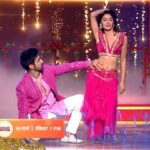 Sriti Jha Instagram - Virat aur Amruta ki sensational performance dekhkar aapki aankhein bhi reh jaayengi khuli ki khuli. 😍 Dekhiye #DanubePropertiesZeeRishteyAwards, 10th March, shaam 7 baje, sirf #ZeeTV par aur kahin bhi kabhi bhi @zee5shows par. #ZeeRishteyAwards2024 #Promo @danubeproperties @cadburydairymilkin @himalaya_facecare @colgatein @rajdhaniworld @bandhan_bank @garnierindia @itisriti @arjitaneja