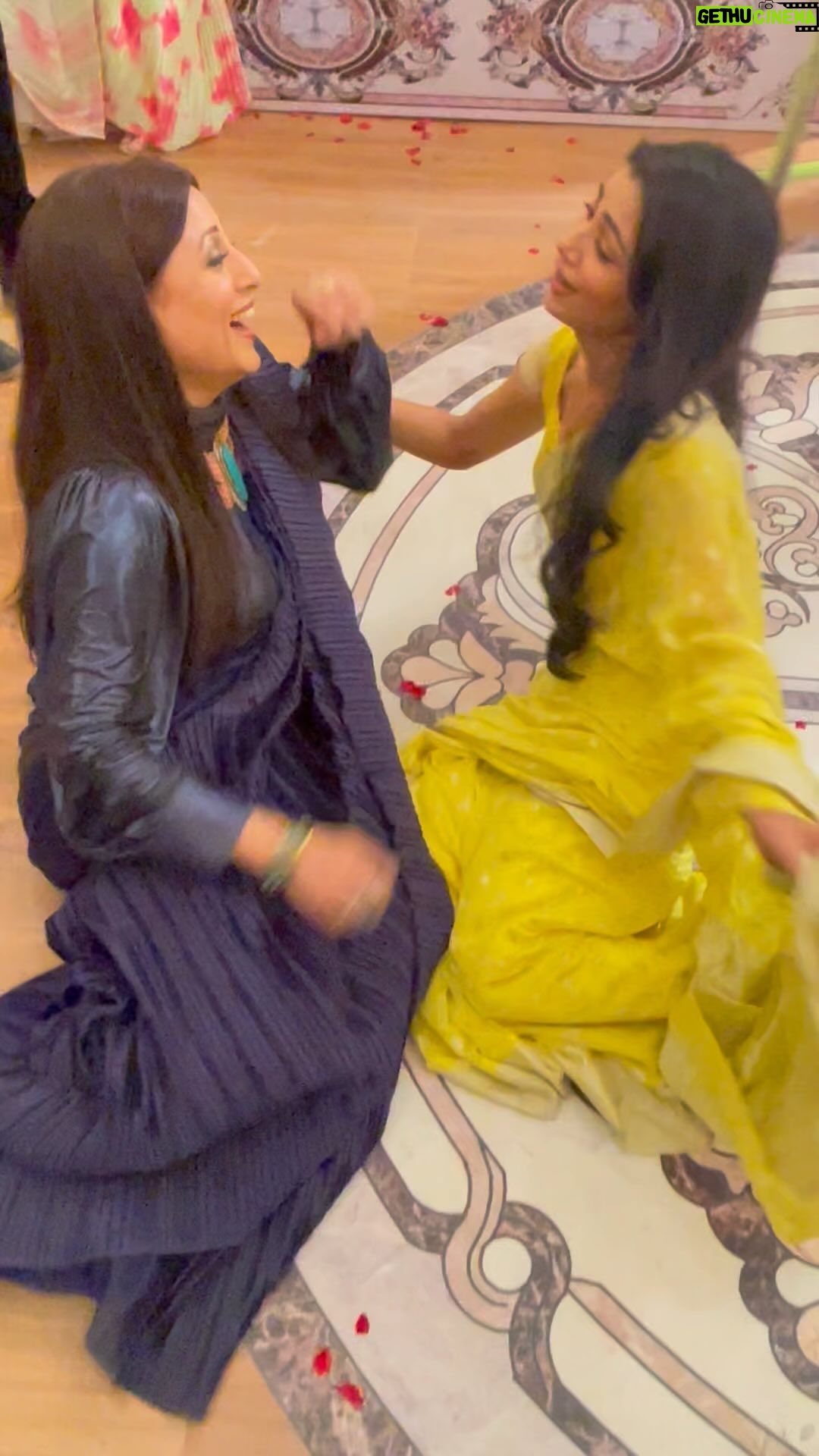 Sriti Jha Instagram - Masti on sets.. relations work differently at times …😅 @itisriti @arjitaneja Thanks @mohinisapnani for cute bts shots Watch Kaise Mujhe Tum Mil Gaye daily on ZeeTv 10 pm #sritijha #arjitaneja #bts #zeetv #kishorishahane #instagood #instagram #trending #brand #collab #branding #collaboration #kaisemujhetummilgayi #kaisemujhetummilgaye #onset #trending