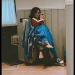 Sriti Jha Instagram - चिपक रहा है बदन पर लहू से पैराहन हमारे जैब को अब हाजत-ए-रफ़ू क्या है - Ghalib