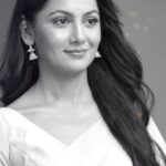 Sriti Jha Instagram - Lights, camera, shine! Peek behind the scenes of 'Kaise Mujhe Tum Mil Gaye' and witness Sriti Jha, aka Amruta, in action. Dekhiye ek nayi kahaani #KaiseMujheTumMilGaye, 27th November se, har roz, raat 10 baje, sirf #ZeeTV par. #Amruta #BTS @itisriti