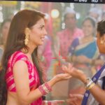 Sriti Jha Instagram - Here’s what Amruta and Bhavani are up to on set! #sneakpeak #Comingsoon #KaiseMujheTumMilGaye @itisriti @zeetv @hemangiikavi @muktadhond @jassi.k15