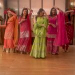 Sriti Jha Instagram - Zaalimas showing off their zaalim moves!🤩🫷🏻 KaiseMujheTumMilGaye on @zeetv Everyday at 10pm!✨ @jassi.k15 @muktadhond #zaalim #dance #reels #reelsinstagram #foryou #foryoupage #explorepage #explore #viral #kaisemujhetummilgaye #kmtmg #zeetv #sritijha #mohinisapnani #viral #reach #dancereels #kishorishahanevij #instagood #instareels #beautiful #holi2024 #trend #trending #dancetrends #amruta #babitaahuja #anjaliahuja #nimritahuja #deepikamami #mumbai Mumbai, Maharashtra