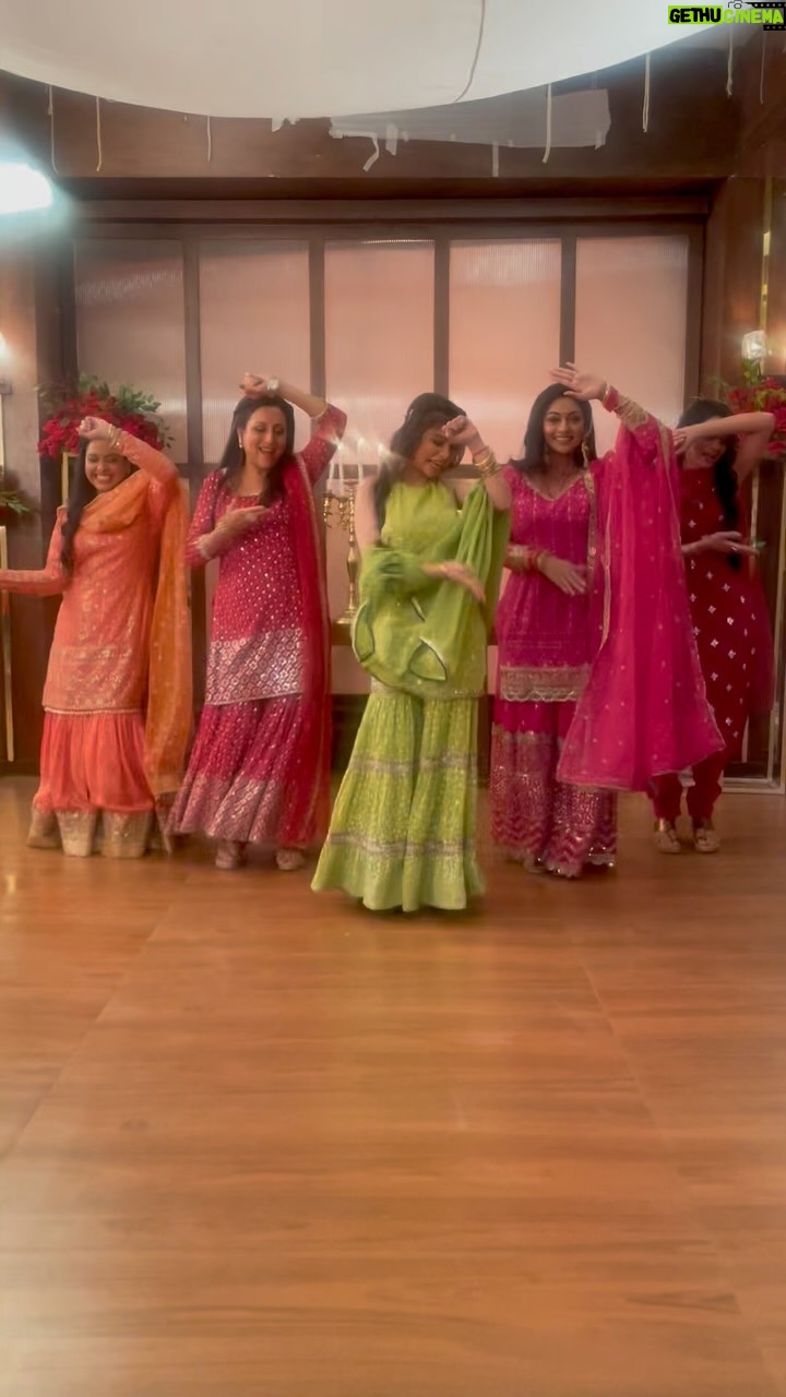 Sriti Jha Instagram - Zaalimas showing off their zaalim moves!π€©π«·π» KaiseMujheTumMilGaye on @zeetv Everyday at 10pm!β¨ @jassi.k15 @muktadhond #zaalim #dance #reels #reelsinstagram #foryou #foryoupage #explorepage #explore #viral #kaisemujhetummilgaye #kmtmg #zeetv #sritijha #mohinisapnani #viral #reach #dancereels #kishorishahanevij #instagood #instareels #beautiful #holi2024 #trend #trending #dancetrends #amruta #babitaahuja #anjaliahuja #nimritahuja #deepikamami #mumbai Mumbai, Maharashtra