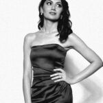 Sriti Jha Instagram - Oh! the pitiful predicament, that is, “perhaps” # 📷 @ashish_ojha_photography 👗 @surya___sarkar Jewells: @the_jewel_gallery Styled by @stylebysaachivj Team @sanzimehta777 Make up by @onherbrush Hair by @hairbykhushimehta