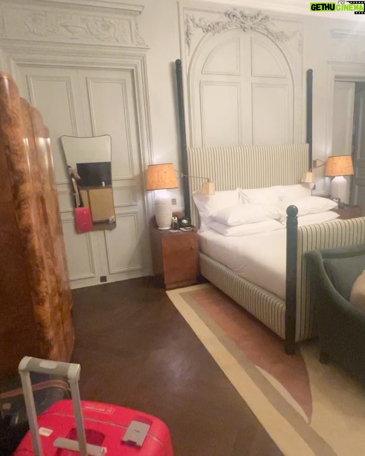 Sriti Jha Instagram - Le boudoir! #sohohouseparis P.s: best people best stay EVER!! Soho House Paris