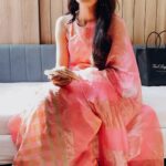 Sriti Jha Instagram - Jitna maanga tha usse zyada hi paaya hai... aapke pyaar aur dulaar ke liye tahe dil se shukriya. ❤ Yunhi banaaye rakhiye aapka mujhpar vishwaas aur dekhiye ek nayi kahaani #KaiseMujheTumMilGaye, bahut jald, sirf #ZeeTV par.
