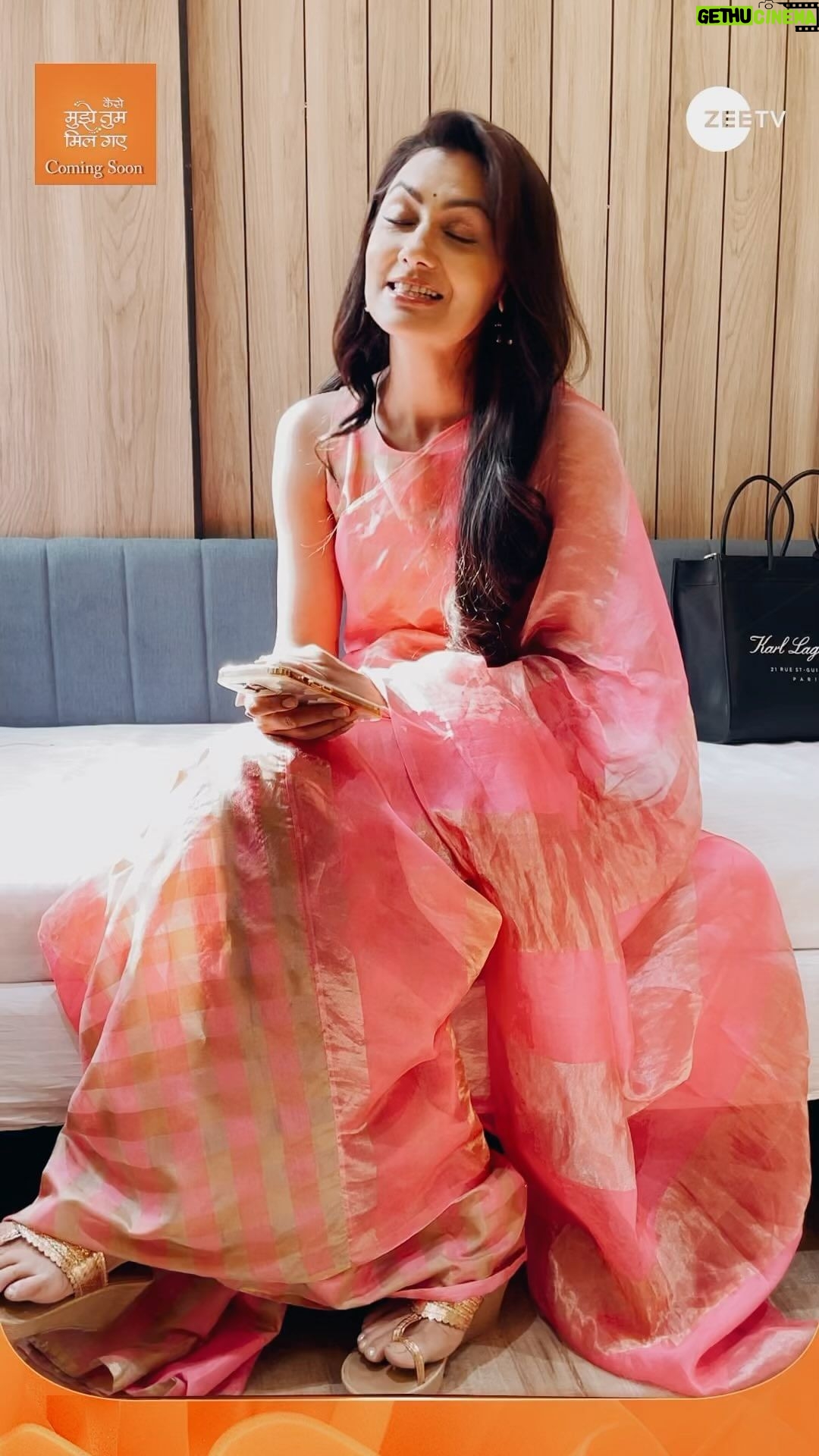 Sriti Jha Instagram - Jitna maanga tha usse zyada hi paaya hai... aapke pyaar aur dulaar ke liye tahe dil se shukriya. ❤ Yunhi banaaye rakhiye aapka mujhpar vishwaas aur dekhiye ek nayi kahaani #KaiseMujheTumMilGaye, bahut jald, sirf #ZeeTV par.
