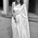 Sriti Jha Instagram - Satark rahein! Issued in public interest