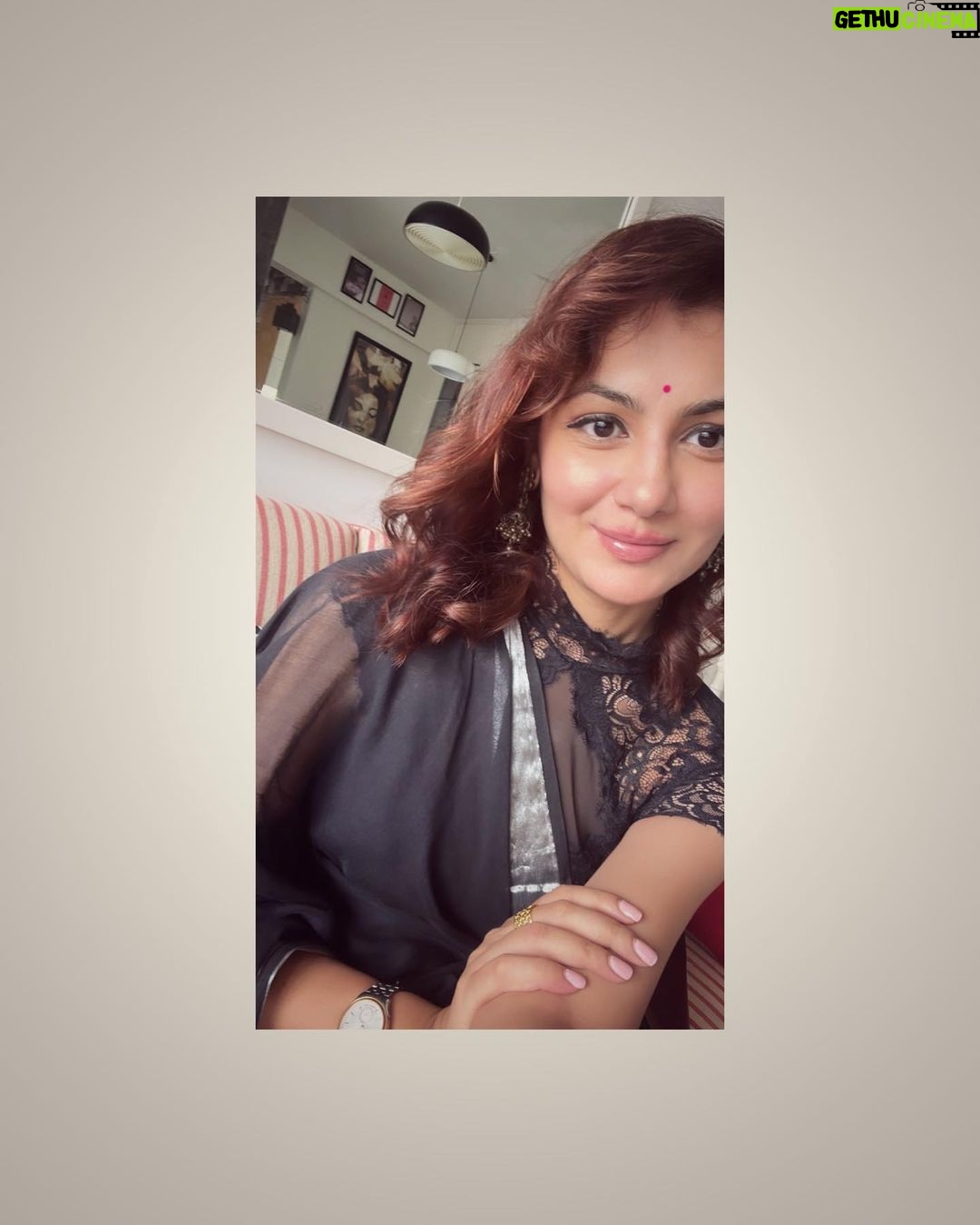 Sriti Jha Instagram - Just the right angle 🤷🏻♀️