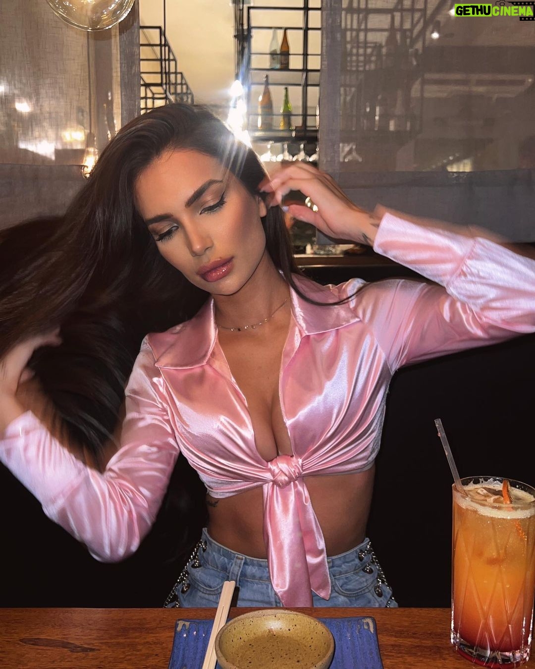 Stéfani Bays Instagram - Uma fotinho de 2023 só para mostrar como seria a visão de um date comigo ☺️😌
