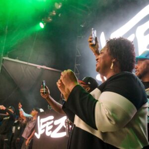 Stacey Abrams Instagram - This is not my first nor my last time at OneMusic Fest. I had so much fun with @jeezy and grateful to address so many Georgians to remind them to use our power starting Oct. 17. We are 8 days away from voting and 30 days to destiny. We are everywhere, all the time. And we are ready for real change. 

staceyabrams.com/vote