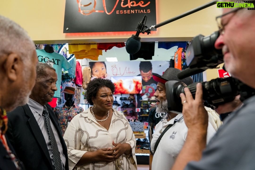 Stacey Abrams Instagram - It was my honor to visit @nbwsmarket today. I am proud of the young Black men and women entrepreneurs who believe in themselves and turn their dreams into reality. I believe in the politics of expansion and in the surplus of faith. New Black Wall Street represents a blueprint for Georgia where everyone who’s willing to work for their dream can thrive and succeed in our state.