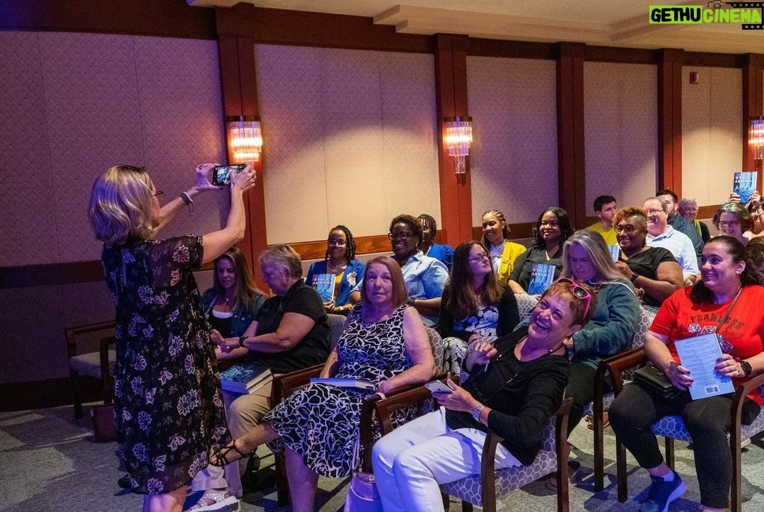 Stacey Abrams Instagram - What a fantastic 2nd week on the #RogueJustice Book Tour. My deepest gratitude to the readers who’ve come to visit with me in your city and those who are reading along wherever you are. Because of you, we’ve debuted onto a host of bestseller lists: The New York Times, the LA Times, the Indie list, and Publishers Weekly. Keep sharing your thoughts and favorite quotes from the book using #RogueJustice. Happy reading! 📸: Tim Schmidt, Ari Strauss