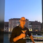 Stanley Tucci Instagram - With love… from Venice 🍸⠀ ⠀ ⠀ • 45ml rosé vermouth ⠀ • 90ml Tanqueray No. Ten⠀ • Fresh slice of peach ⠀ • Fresh slice of grapefruit