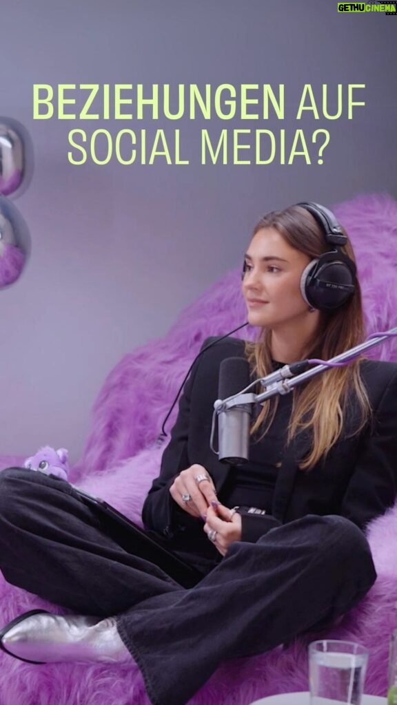 Stefanie Giesinger Instagram - Beziehungen auf Social Media announcen? Steffi: ☑️ Aminata: ✖️ #socialmedia #digitaldetox #videocast #podcast #stefaniegiesinger #aminatabelli #mentalegesundheit