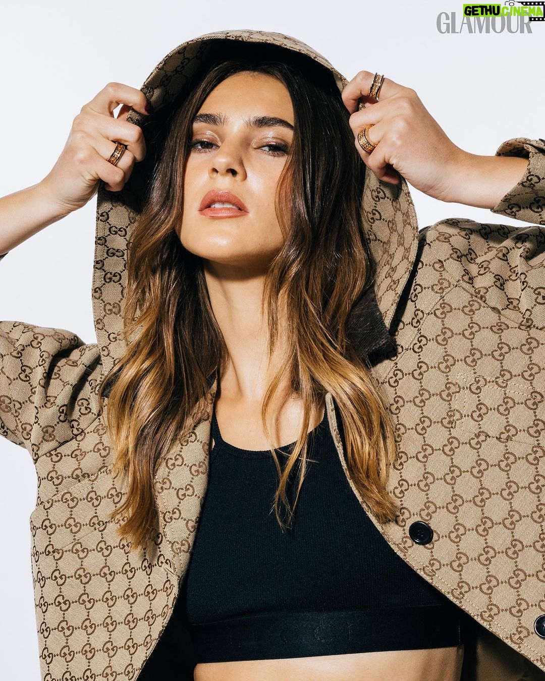 Stefanie Giesinger Instagram - Stefanie Giesinger begann ihre Karriere in “Germany’s Next Topmodel” – inzwischen ist sie Model, Unternehmerin, Aktivistin und hat ihre eigene Beauty-Brand ins Leben gerufen. Bei GLAMOUR’s Women of the Year Award wird die 27-Jährige mit dem “Trailblazer”-Preis ausgezeichnet, weil sie offen wie kaum jemand anders über Depressionen und mentale Gesundheit auf Instagram spricht. Darüber sagt sie: “Wenn ich nur einer Person helfen kann, war das die Struggle der vergangenen Jahre schon wert.” Unser Cover-Interview mit @stefaniegiesinger liest du über den #LinkinBio. #StefanieGiesinger #GlamourWOTY 📸 Head of Editorial Content for Glamour Germany & Stylist: @theresa.pichler Photographer: Stephie Braun @stephie.braun European Design Director: @dlye European Visuals Director: @ameliatrevette Interview: @therealsarahthiele Hair Stylist: @sonjashenouda @bigoudi_agency Make-up Artist: @melaniehunger_hm Talent Booking: @franziskasoelch @thetalentgroup Light Assistant: Mike Kipper @mikekipper_ Styling Assistant: @annadaniii Hair and Make-up Artist Assistant: @diellza.jahiri On set Producer: Ruby Gold @rubygold_504 Stefanie trägt Kleid @louisvuitton Ring @bulgari Rasierhobel @muehle_rasurkultur (Bild 1); Outfit @gucci Ringe @bulgari (Bild 2 & 3)