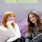 Stefanie Giesinger Instagram - “Schönheit erfordert Opfer.” Diesen Spruch hat Steffi schon als junges Mädchen immer wieder gehört. Stefanie Giesinger und Sophie Passmann kennen den Schönheitsdruck, der mit öffentlicher Präsenz definitiv nicht kleiner wird, nur zu gut und geben in Folge 4 viele ehrliche Einblicke zu Fragen wie... 🫧 Wie schaffen wir es, uns weniger mit anderen zu vergleichen? 🫧 Welchem Schönheitsdruck sind wir immer wieder ausgesetzt? 🫧 Wie feministisch sind Schönheitseingriffe? Wir leben in einer Welt mit zunehmend unrealistischen Schönheitsidealen, wo selbst die schönsten Menschen, sich nicht wohl fühlen und Influencer*innen so tun, als würden die Lippen durch viel Sport und genug Wasser trinken größer... 👄 Schönheitseingriffe werden immer beliebter, doch aus Scham wird nicht drüber gesprochen und das Schweigen verunsichert. Höchste Zeit, dass bei G SP0T offen über diese vermeintlichen Tabu-Themen gesprochen wird. #sophiepassmann #stefaniegiesinger #podcastclips #deutschepodcasts #schönheitsops #schönheitsideale #beautystandards