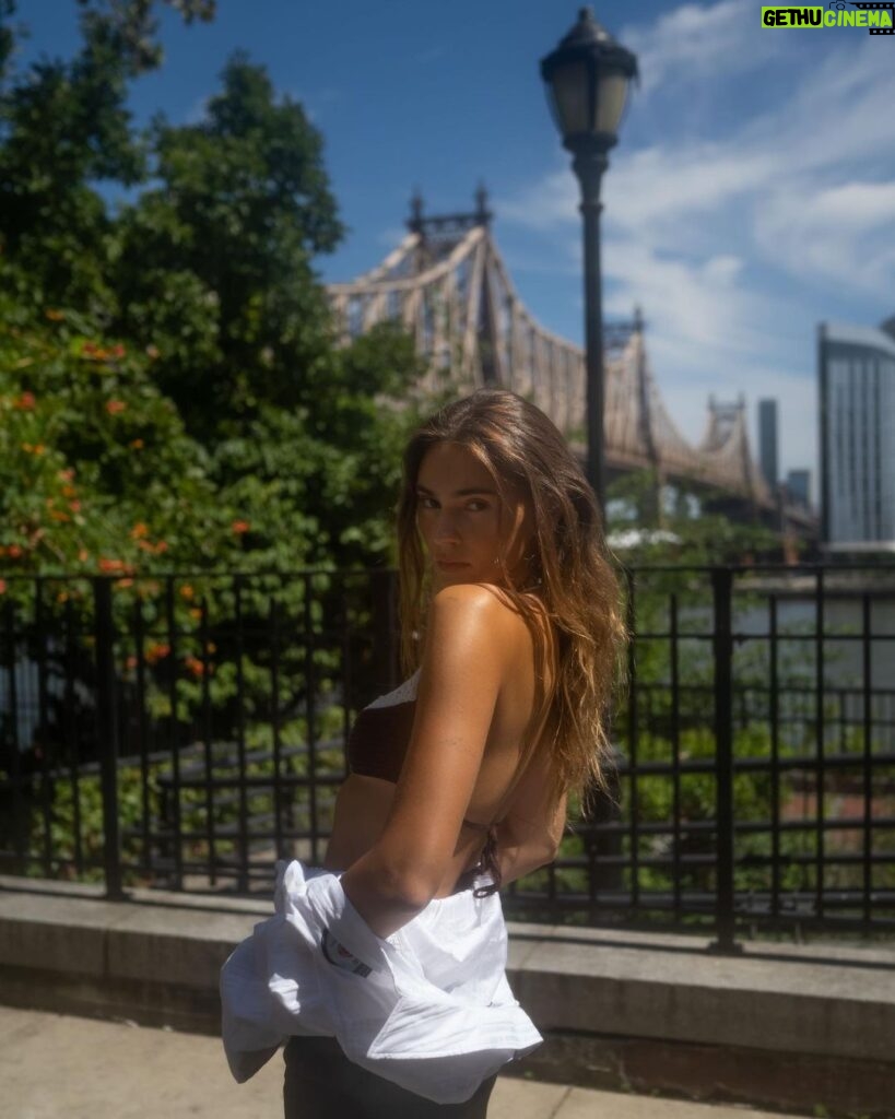 Stefanie Giesinger Instagram - anzeige | 🌉 by @joshspnr New York, New York