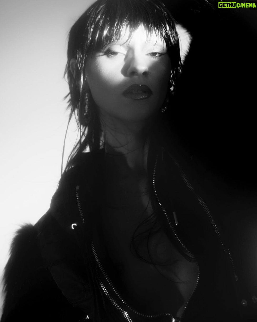 Stefanie Giesinger Instagram - anzeige | 🕸️ @FRAEULEINMAGAZINE 🕸️ PHOTOGRAPHY THERESA KAINDL @THERESAKAINDL STYLING PENINAH AMANDA @PENINAHAMANDA HAIR MAKE UP KRISTIN BELGER @GOLDIG PHOTOGRAPHY ASSISTANT JUMANDY GUITARRA @J_GUITARRA STYLING ASSISTANT WIRAT TENGCHIANG @TENWIOFFICIAL AND SOPHIA BOGNER @SOPHIABOGNER OPERATIONS @EINFACH__LENI