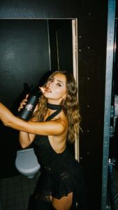 Stefanie Giesinger Instagram - anzeige | Still hy…drated with @airup_europe 🎥 by @any_areyouok Berlin, Germany