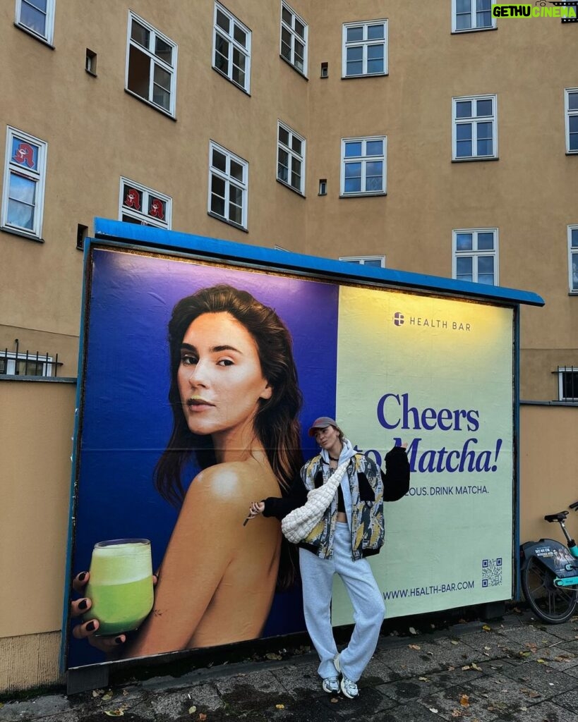 Stefanie Giesinger Instagram - anzeige | it’s ya girl with @healthbar_matcha 🍵 BE GORGEOUS. DRINK MATCHA. Berlin, Germany
