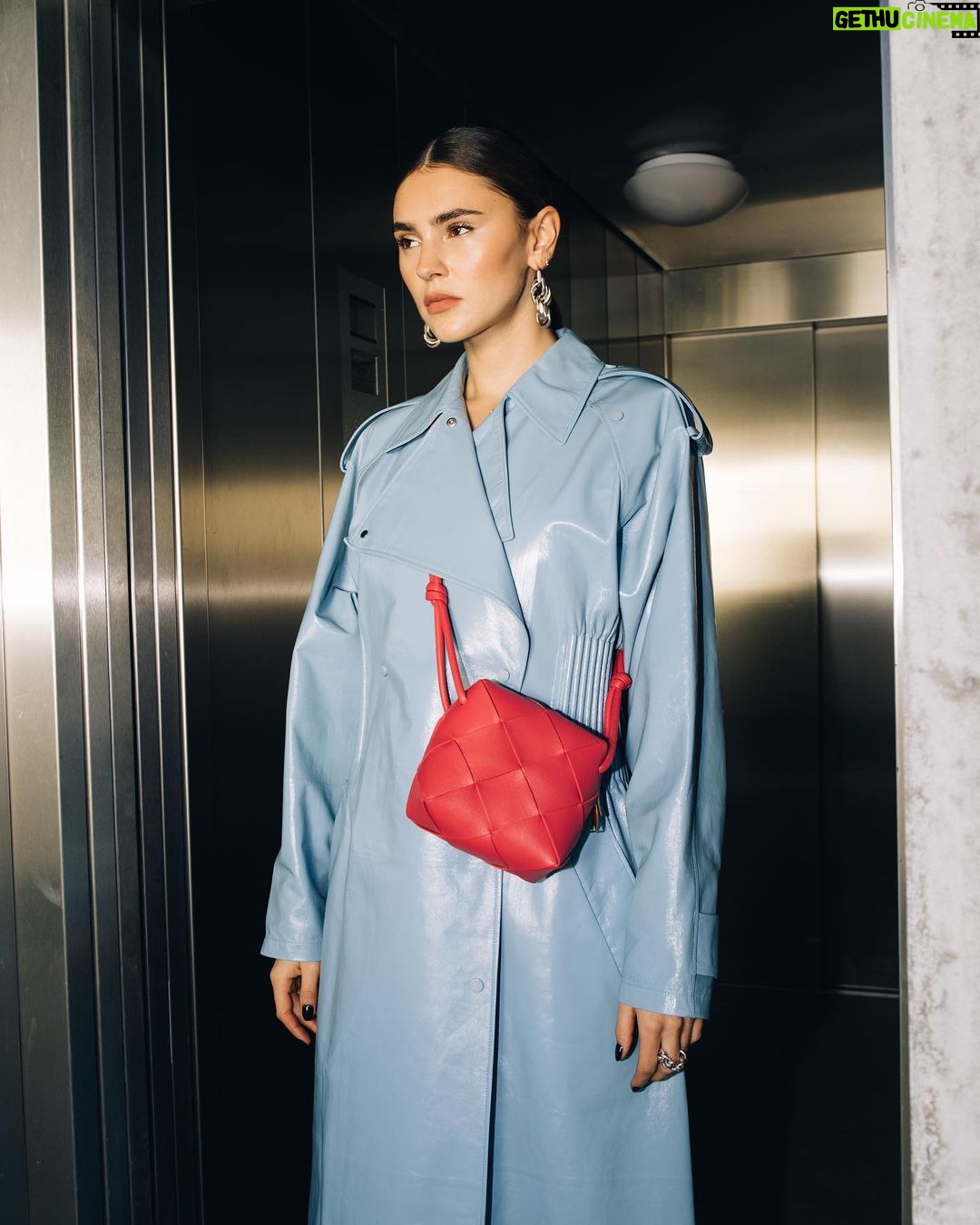 Stefanie Giesinger Instagram - anzeige | 🛗 elevating fashion @fobe_official 🛗 shot by @stephie.braun styling @peninahamanda hair&makeup @michael.mua produced by @studioelevenforty