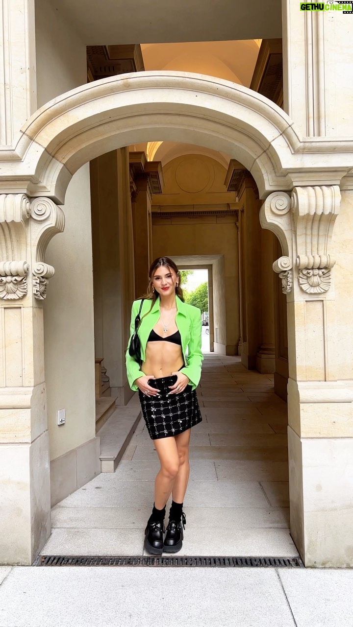 Stefanie Giesinger Instagram - Hi, stelf is back 👽💜