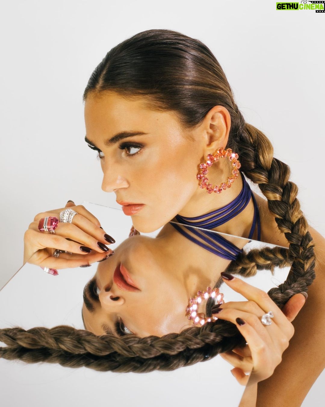 Stefanie Giesinger Instagram - anzeige | Time for the ✨ with @swarovski #Swarovski #OpenTheWonder #IgniteYourDreams #SwarovskiStella #SwarovskiConstella #SwarovskiMillenia